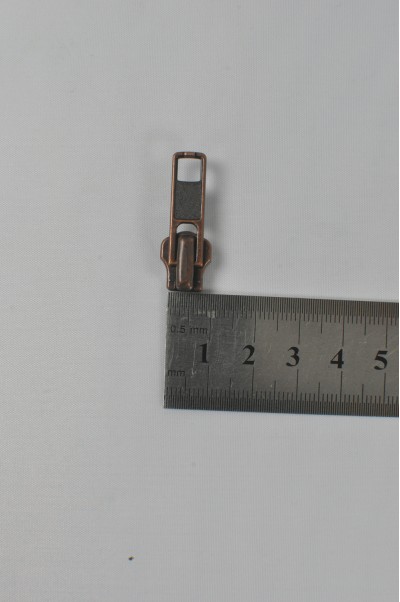 ZIP101  紅古銅金屬拉鏈頭 正面照